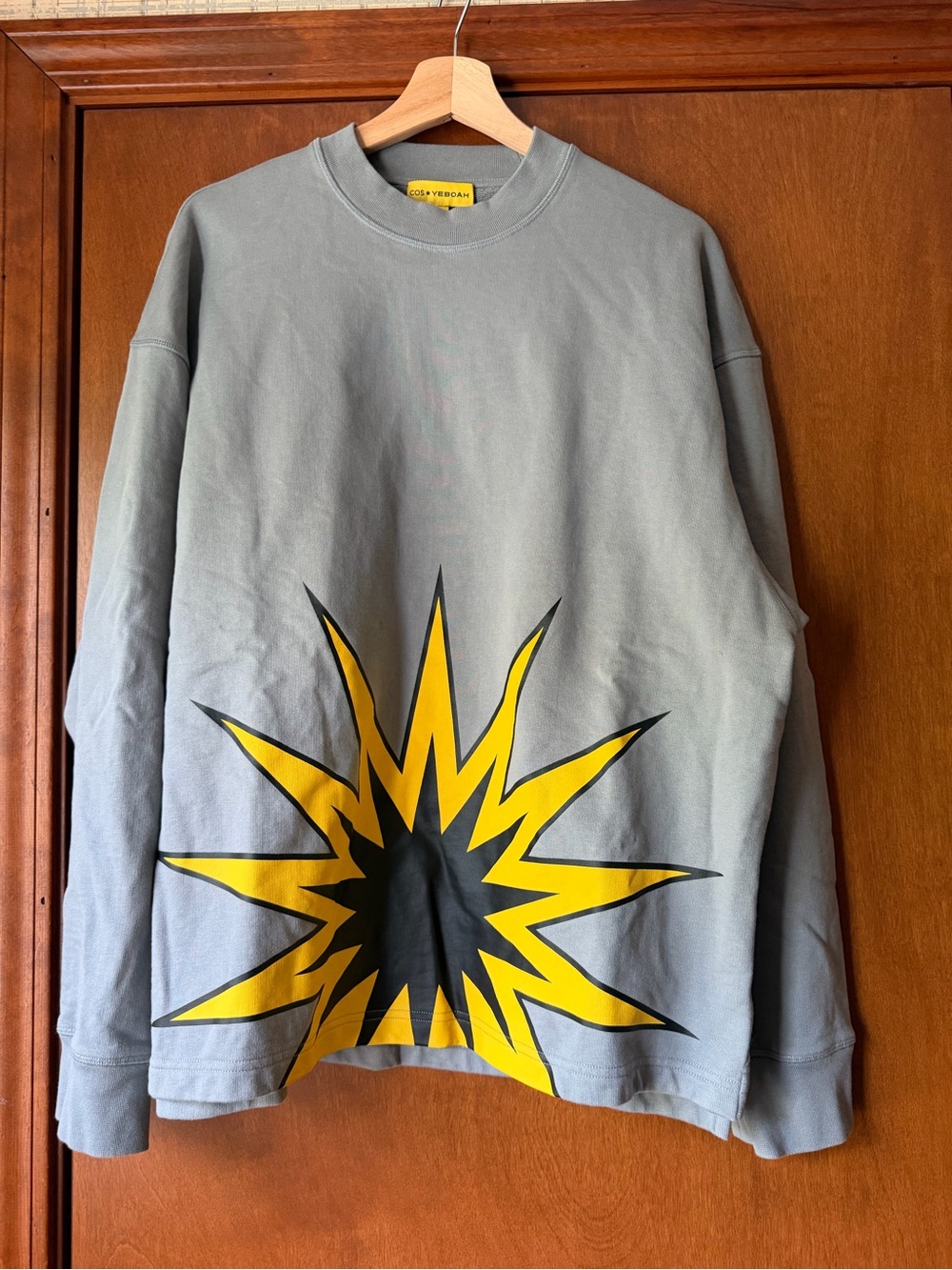 COS x YEBOAH Graphic Sweatshirt Gray Yellow Starburst Oversized Men’s Medium